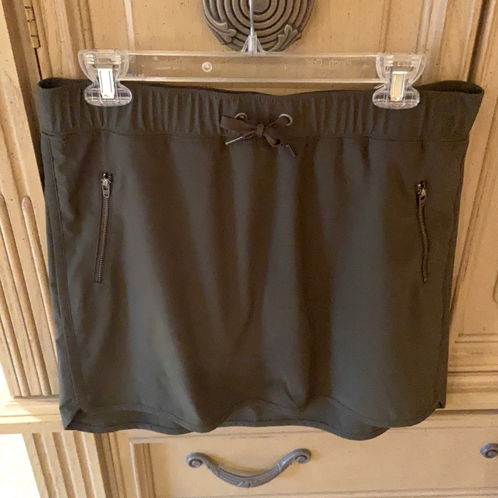 COPY - Athleta olive green skort.